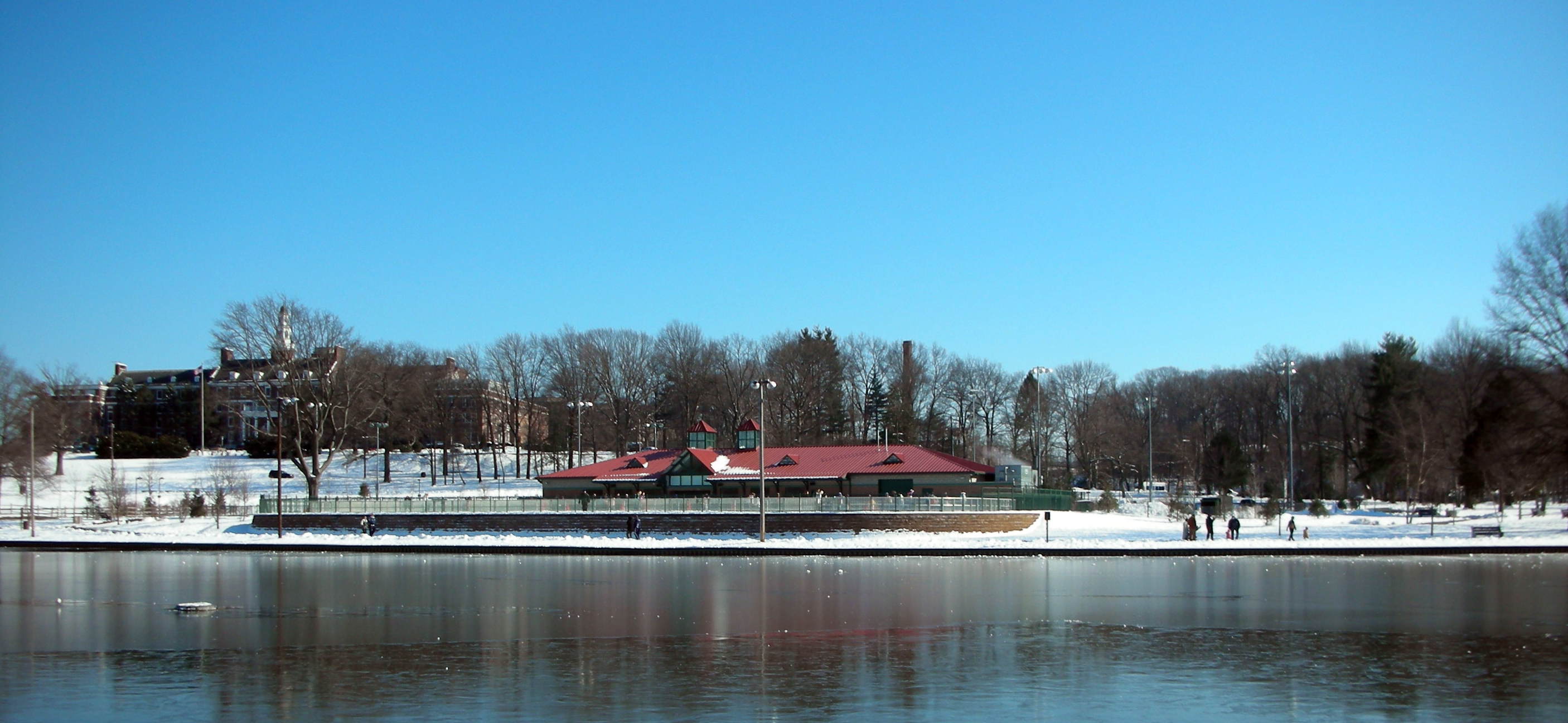 Roosevelt Park lake in Edison